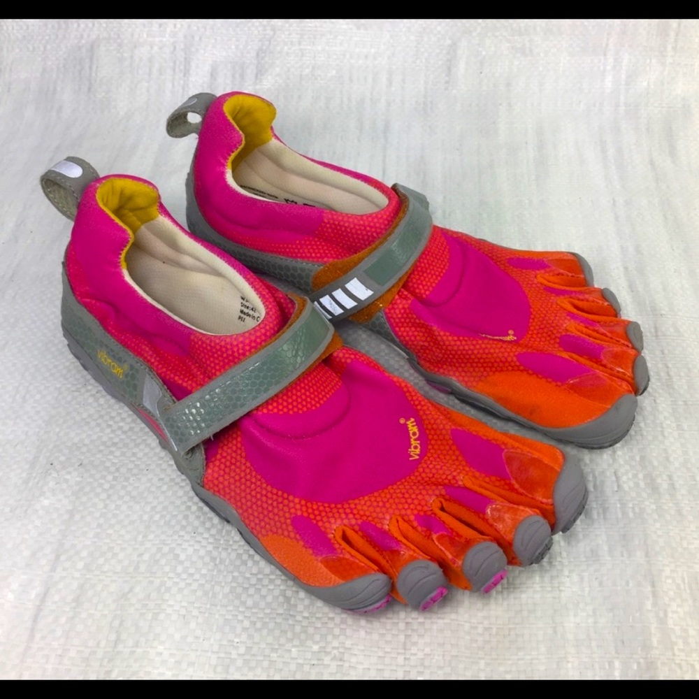 Dope Vibram Five Fingers pink and orange barefooted